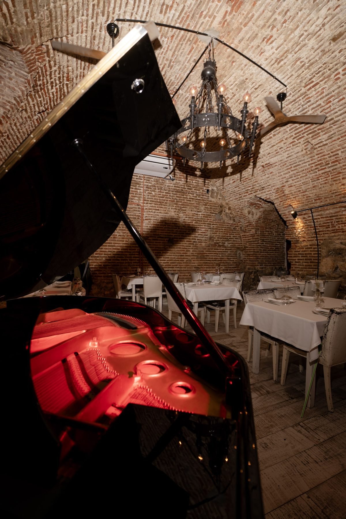 Bóvedas de piedra del comedor de Tres Libras